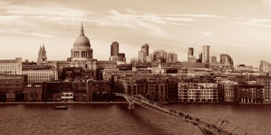 Londra 'daki St. Paul Katedrali en ünlü simgedir.. 