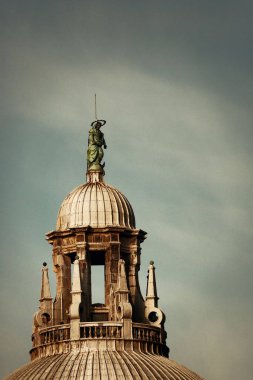 Venedik kilise Santa Maria della Salute kubbe kule portre görünümünde İtalya.