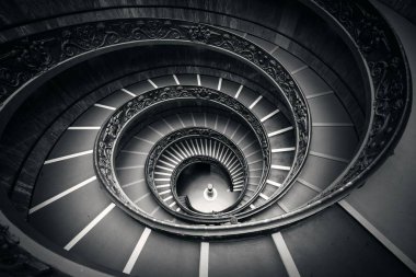 Vatikan Müzesi 'ndeki spiral merdiven.  