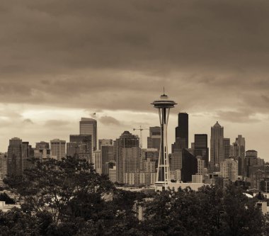 Kerry Park 'tan Space Needle ve Seattle şehir merkezi silueti. 