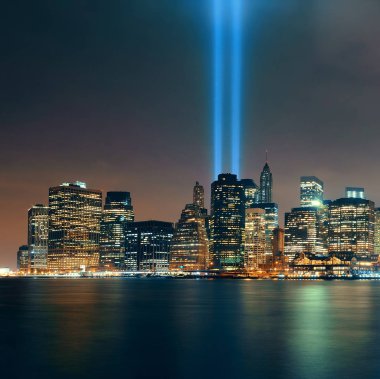 New York şehri şehir merkezi ve 11 Eylül gecesi haraç.