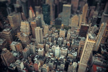 Şehir merkezindeki gökdelen binaları New York 'ta çatı manzarası eğim değişimi