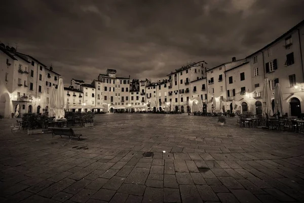 Piazza Dell Anfiteatro Lucca Italië Nacht Uitzicht — Stockfoto