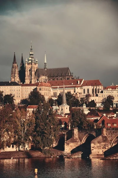 Prager Skyline Und Brücke Über Den Fluss Tschechien — Stockfoto