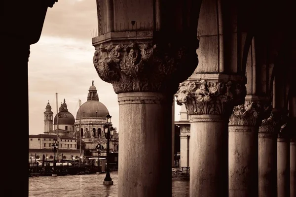 Iglesia Venecia Santa Maria Della Salute Con Columnas Italia —  Fotos de Stock