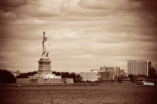 Άγαλμα Της Ελευθερίας Στο Λιμάνι Της Νέας Υόρκης — Φωτογραφία Αρχείου
