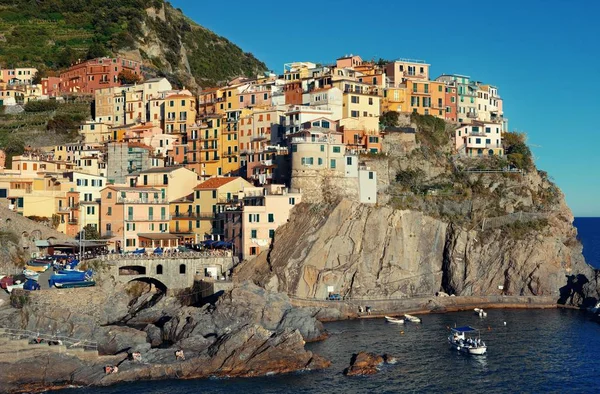 Manarola Utsikt Över Medelhavet Med Byggnader Över Klippan Cinque Terre — Stockfoto