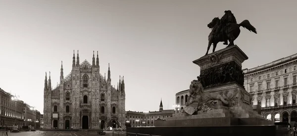 Monument Över Kung Victor Emmanuel Katedraltorget Eller Piazza Del Duomo — Stockfoto