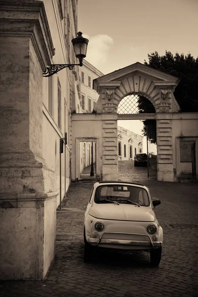 Vista Calle Con Coche Vintage Roma Italia —  Fotos de Stock