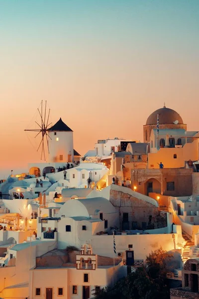 Sonnenuntergang Auf Santorin Mit Windmühle Und Gebäuden Griechenland — Stockfoto