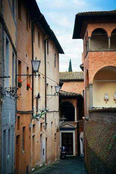 Straatzicht Met Oude Gebouwen Siena Italië — Stockfoto