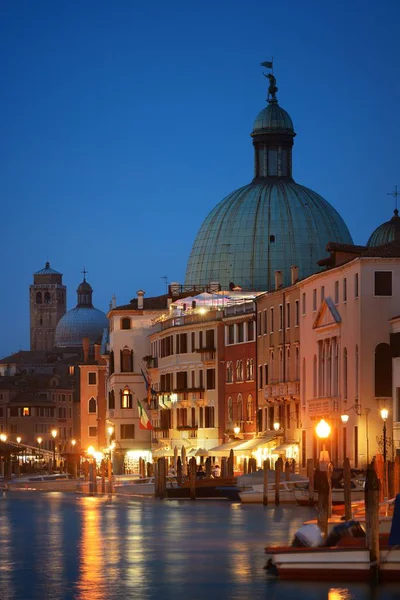 Veneza Vista Para Canal Noite Com Igreja San Simeone Piccolo — Fotografia de Stock