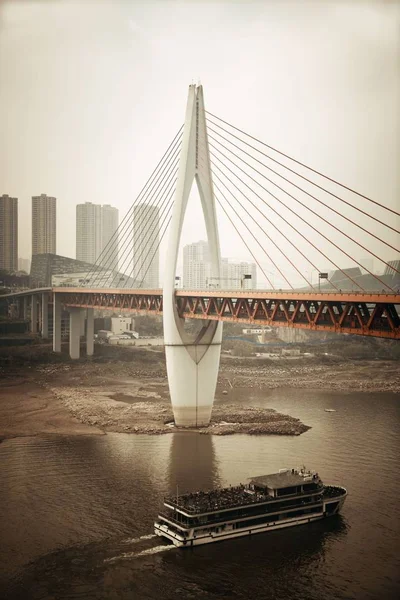 Pasar Por Debajo Del Puente Con Arquitectura Urbana Ciudad Chongqing — Foto de Stock