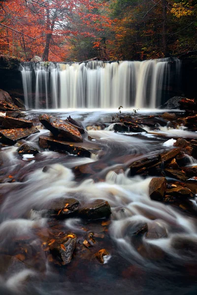 Осенние Водопады Парке Красочной Листвой — стоковое фото