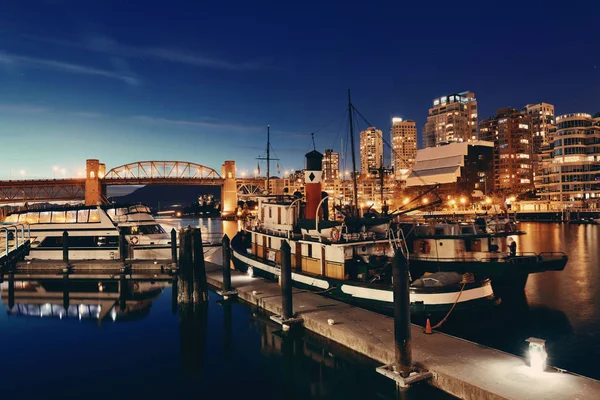 Vancouver False Creek Bei Nacht Mit Brücke Und Boot — Stockfoto