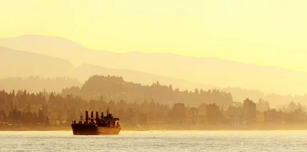 Abstract Background Mountain Range City Buildings Cargo Ship Vancouver — Stock Photo, Image