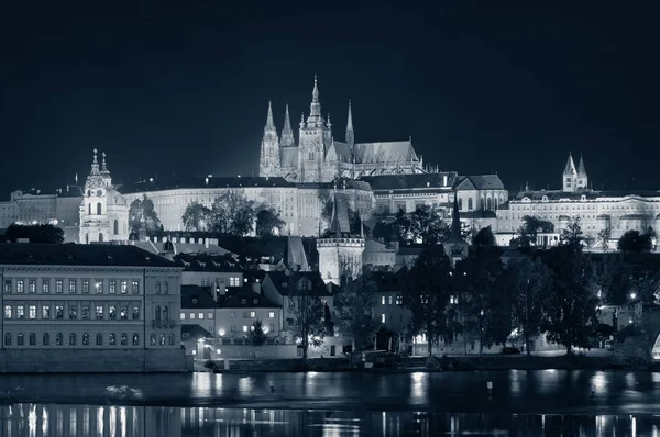 Prag Skyline Och Bro Över Floden Tjeckien Natten — Stockfoto