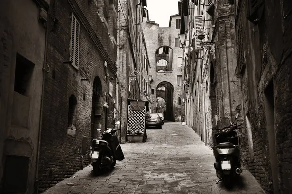 Vista Sulla Strada Con Vecchi Edifici Siena — Foto Stock