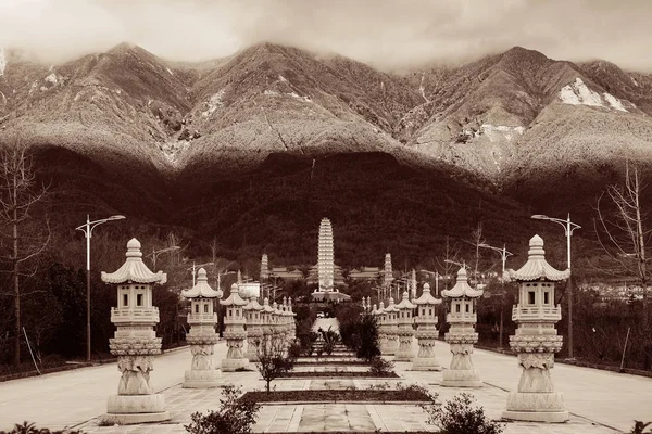 Ancient Pagoda Dali Chongsheng Monastery Snow Capped Cangshan Yunnan China — Stock Photo, Image