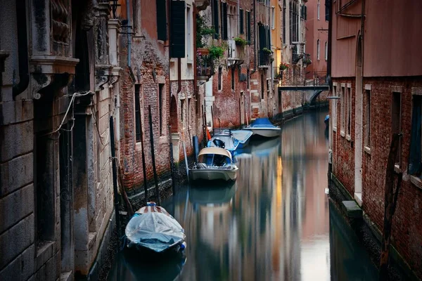 Csónakpark Velencei Sikátorban Olaszország — Stock Fotó