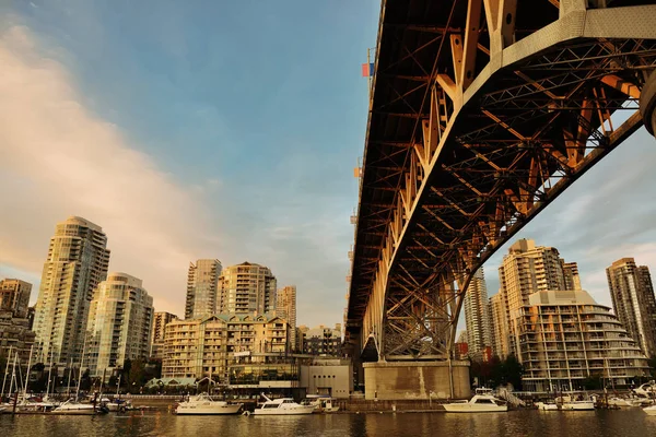 Vancouver False Creek Bei Sonnenuntergang Mit Brücke Und Boot — Stockfoto