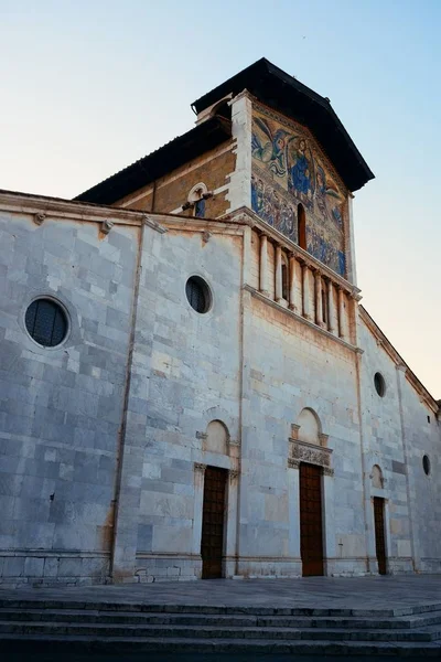 Kostel San Pietro Somaldi Campanile Lucca Itálie — Stock fotografie