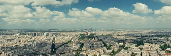 エッフェル塔と都市のスカイラインとパリの屋上ビューパノラマ — ストック写真