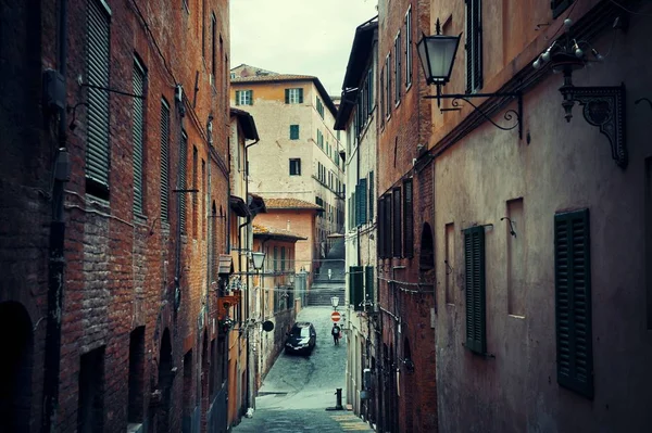 Siena Talya Eski Binalarla Sokak Manzarası — Stok fotoğraf