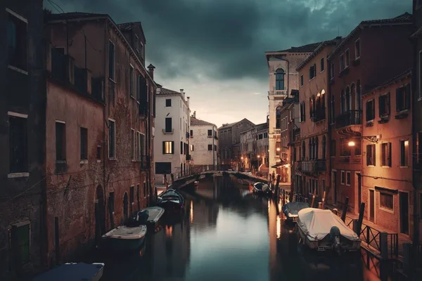 베네치아 운하는 역사적 보인다 이탈리아 — 스톡 사진