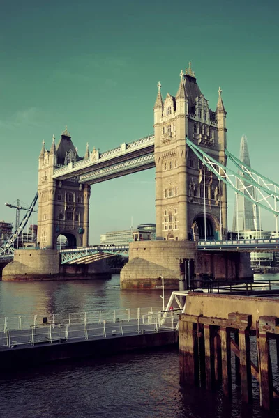 伦敦泰晤士河上的塔桥 — 图库照片
