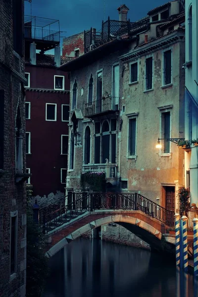 Venedig Kanalblick Bei Nacht Mit Brücke Und Historischen Gebäuden Italien — Stockfoto