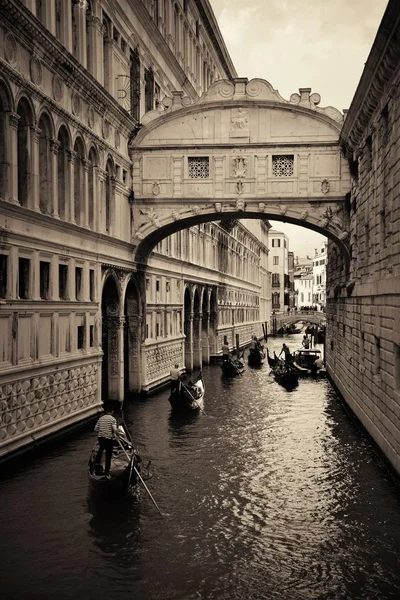 Ponte Dei Sospiri Come Famoso Punto Riferimento Gondola Venezia — Foto Stock