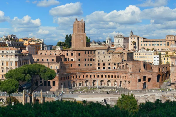 İtalya 'da antik mimari ile Roma çatısı manzarası. 