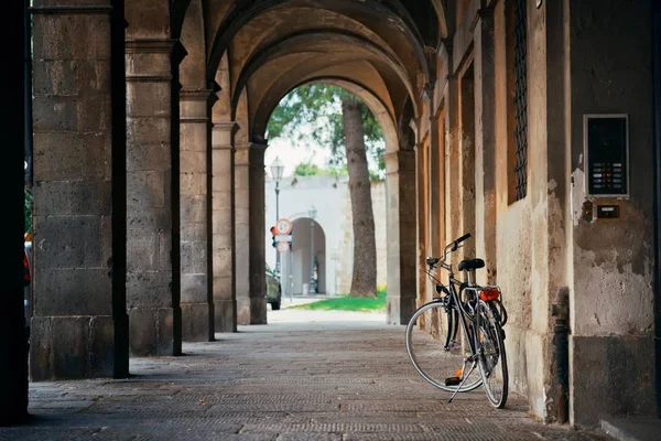 Lucca Utcai Kilátás Kerékpárral Folyosón Olaszországban — Stock Fotó