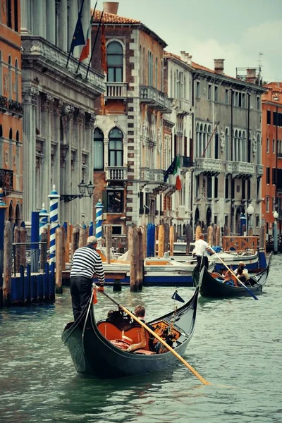 Gondola Csatornában Velencében Olaszországban — Stock Fotó