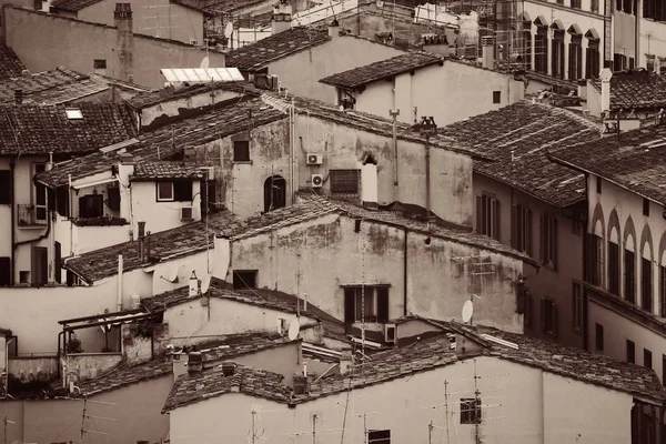 黒と白のイタリアのフィレンツェにある古い建物の屋根 — ストック写真