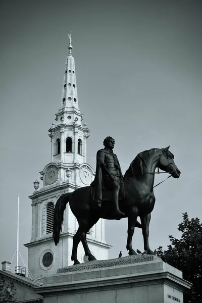 Martin Field Kerk Trafalgar Square Londen Met Standbeeld — Stockfoto