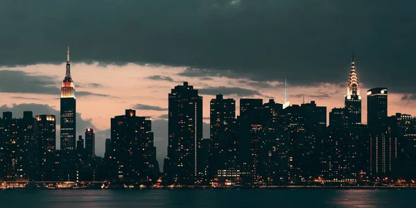 Manhattan Belvárosának Panorámája Alkonyatkor East River Felett — Stock Fotó