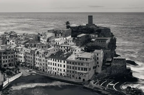 Vernazza Met Gebouwen Rotsen Boven Zee Cinque Terre Italië — Stockfoto