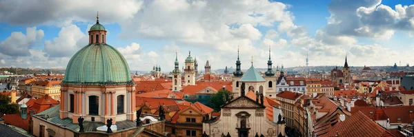 Vista Panorâmica Telhado Praga Com Igreja Cúpula Panorama República Checa — Fotografia de Stock