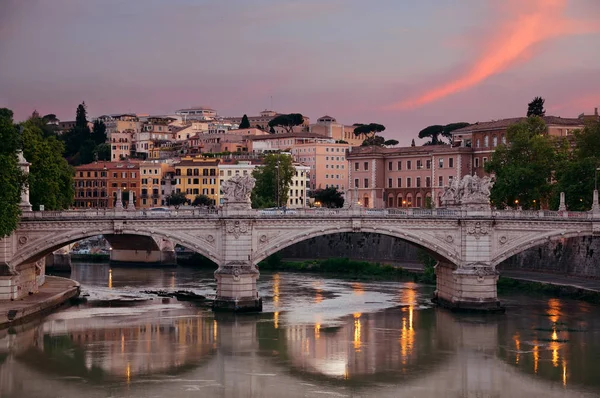 Rio Tibre Roma Arquitetura Antiga Com Céu Colorido Pôr Sol — Fotografia de Stock