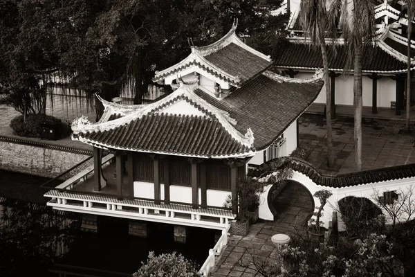 福建省厦门鼓浪屿具有中国传统建筑的舒庄花园 — 图库照片