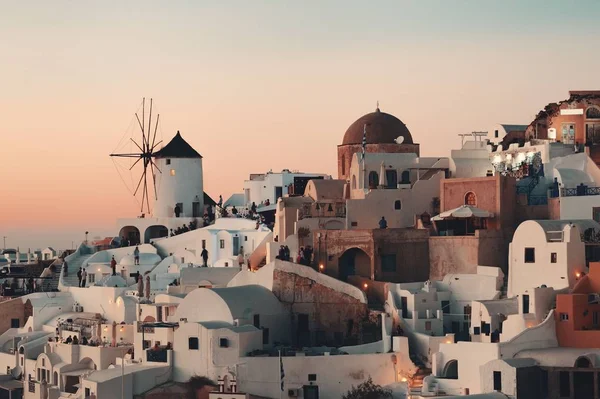 Santorini Skyline Solnedgång Med Väderkvarn Och Byggnader Grekland — Stockfoto