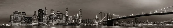 曼哈顿市中心城市景观 夜间与布鲁克林大桥相连 — 图库照片