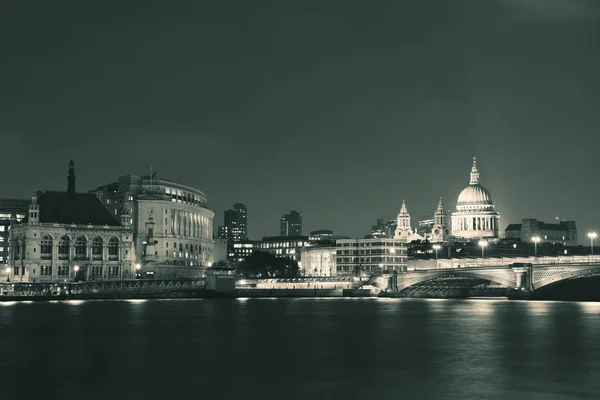 Londons Skyline Bei Nacht Mit Brücke Und Pauls Cathedral Über — Stockfoto