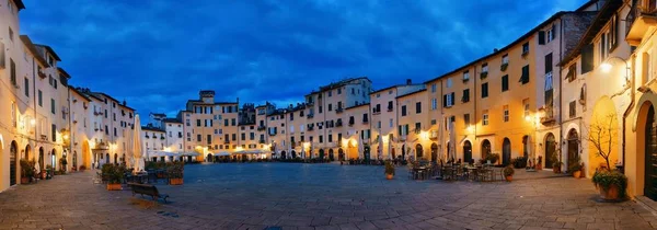 Lucca İtalya 'daki Piazza dell Anfiteatro Panorama' da