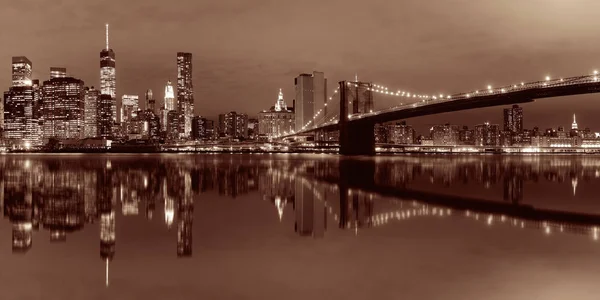 Downtown Manhattan Urban Visa Med Brooklyn Bridge Natten Med Reflektioner — Stockfoto