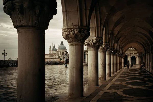 Velencei Templom Santa Maria Della Salute Oszlopokkal Olaszországban — Stock Fotó