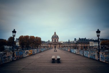 Pont des Arts ve Seine Nehri Paris, Fransa.