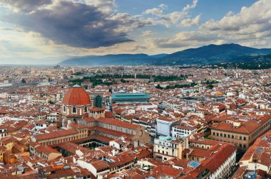 İtalya 'da Floransa' nın çatı manzaralı şehir silueti